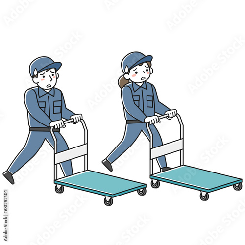 疲れた表情で台車を押す作業服の女性と男性のセット