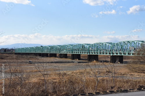 冬の川に架かる鉄橋 © 修 大森
