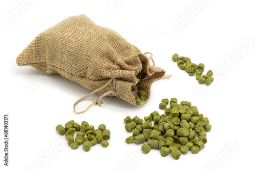 Obraz na płótnie Small jute bag with pile of green hops pellets on white background. w salonie