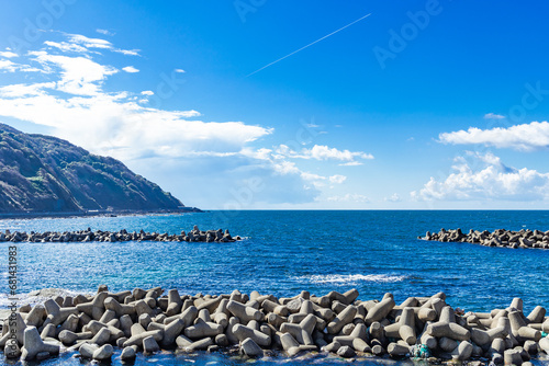青空に映える海岸線とテトラポッド photo