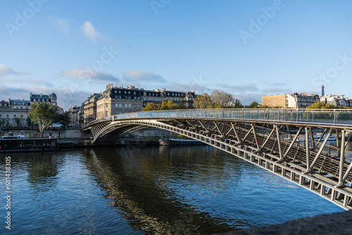 Passerelle Léopold-Sédar-Senghor, Bridge in Paris at sunrise