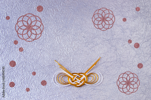 正月イメージ　菊模様と水玉模様と水引の和紙のデザイン（茶色の模様と銀色の和紙の背景）