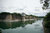 Fortaleza japonesa rodeada de agua