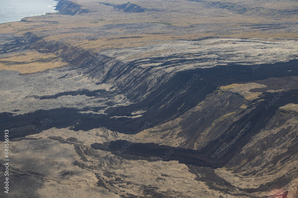 Fototapeta premium Aerial coastal view of the Island of Hawai'i