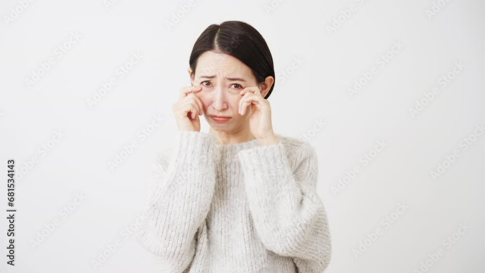 ニットを着ている若い女性 ライフスタイルイメージ ニットを着ている若い女性 ライフスタイルイメージ