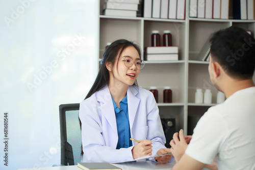 Doctor talking with patient in hospital, The doctor is explaining information about various diseases and treatment methods in detail for the patient to understand before treatment.