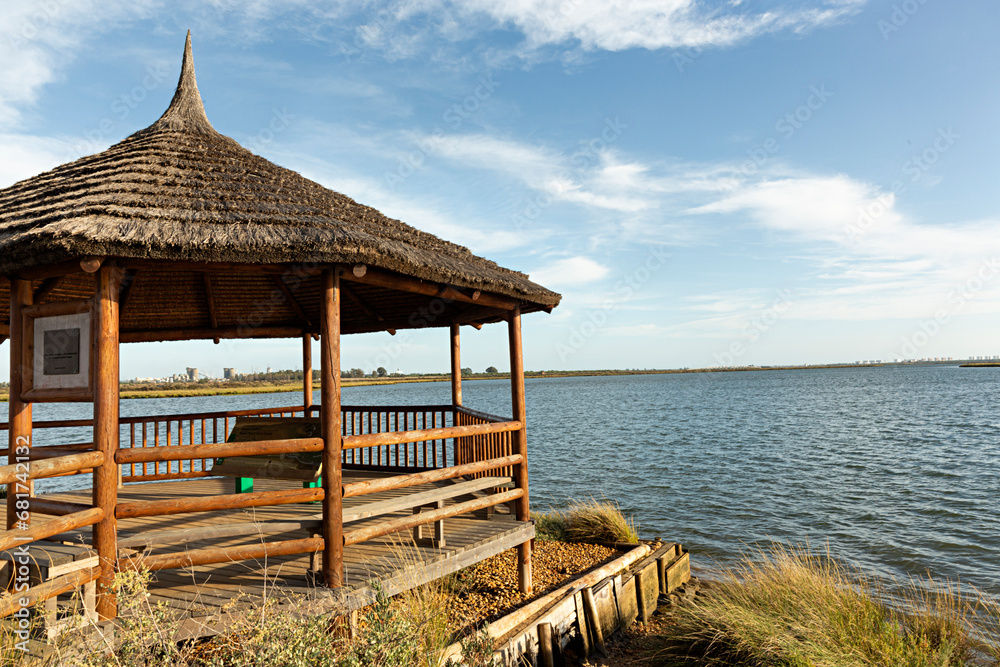 Paisaje de las marismas del Odiel con observatorio de aves, Huelva. Paisaje de las marismas del Odiel con observatorio de aves, Huelva.