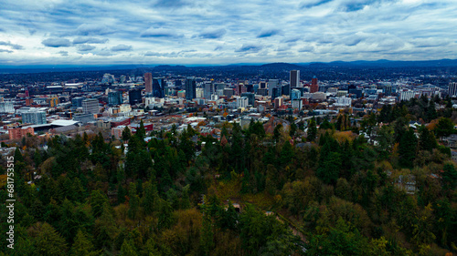 Fototapeta Naklejka Na Ścianę i Meble -  Downtown Portland Oregon on a Cloudy Day