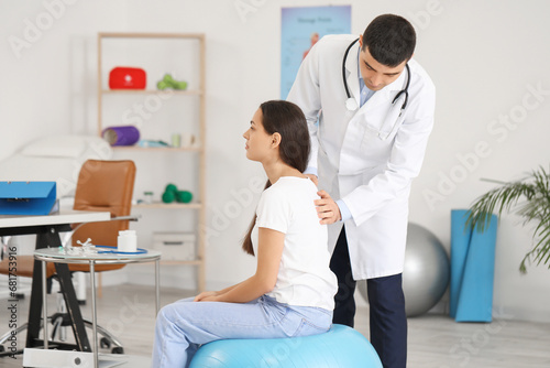 Male doctor checking postur...