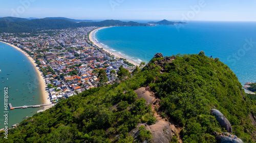 Foto Cidade de Bombinhas, morro do macaco, santa catarina, brasil, praia de bombinhas