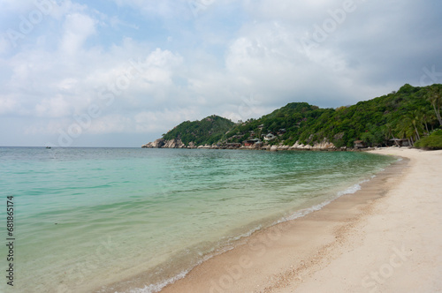 An island that tourists like to go diving.