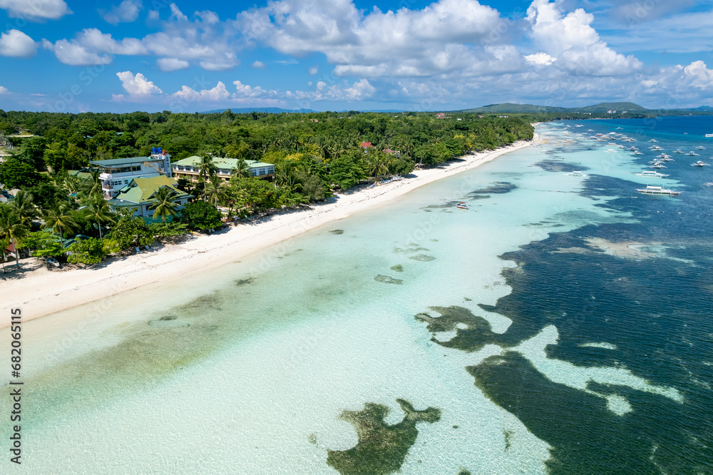 Φωτογραφία Aerial of Dumaluan Beach during a weekday in the island of Panglao, Philippines