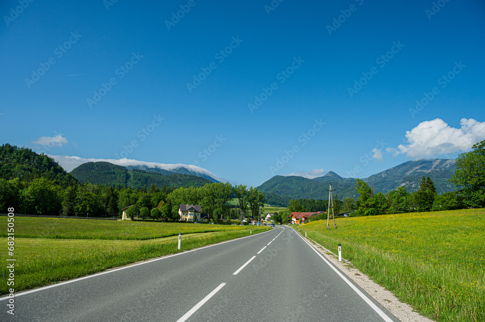 Naklejka premium Landstraße in Österreich