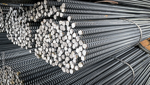 Foto texture of steel deformed or bars background Deformed steel bars for reinforced concrete, metal texture close up Reinforcement steel rod and deformed bar with rebar at construction site