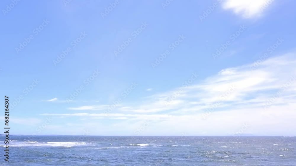 穏やかな海と青空の動画素材
