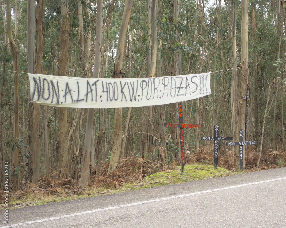 Fototapeta premium Signs against the installation of high-voltage lines - Signs stand as symbols of resistance against the installation of high-voltage lines, reflecting community concerns in Galicia.