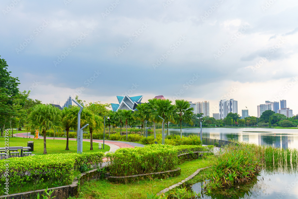 Taman Tasik Titiwangsa park in Kuala Lumpur, Malaysia
Taman Tasik Titiwangsa park in Kuala Lumpur, Malaysia