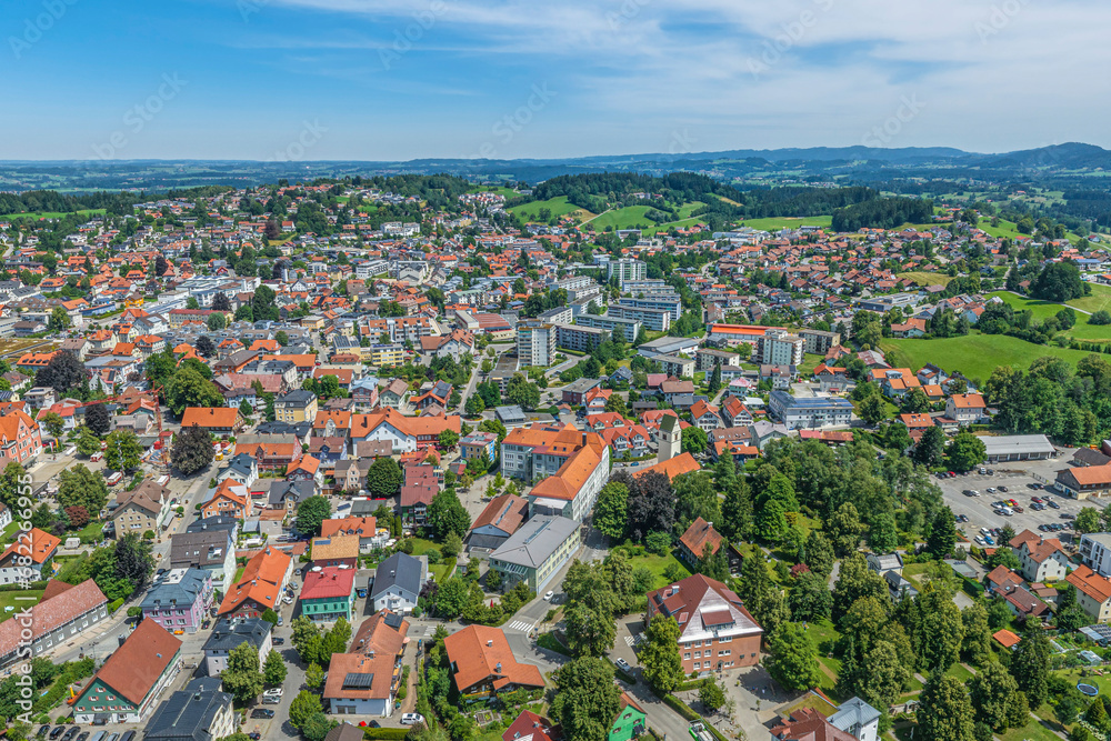 Lindenberg im Westallgäu im Luftbild, Blick über die Stadt nach Osten
