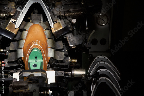 High Italian craftsmanship, machinery to form the shoe