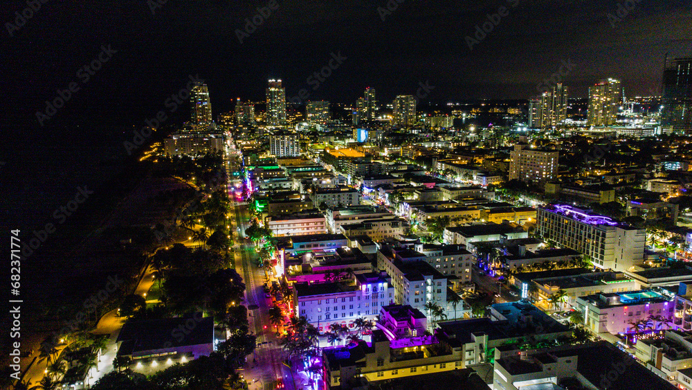 Fototapeta premium night city street miami south beach ocean drive aerial view