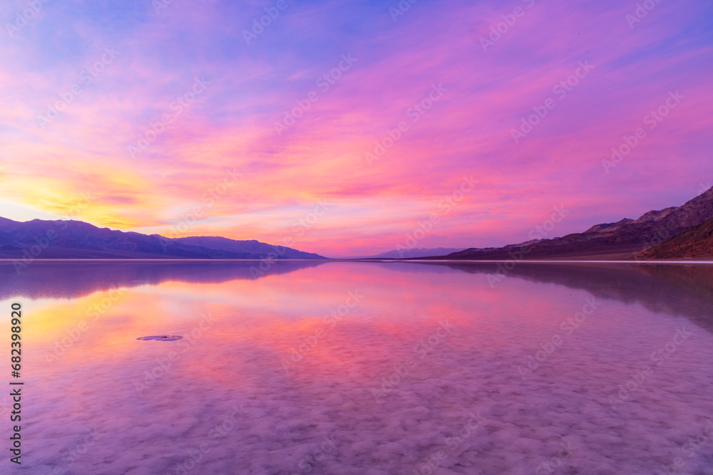 Obraz premium sunset over lake 