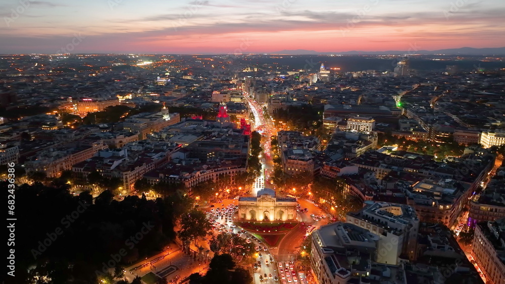 Obraz na płótnie Aerial view of Puerta de Alcala, Parque de la independencia, Madrid, Spain w salonie