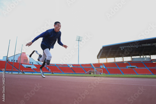 disabled male athlete with a running blade ready to start a run