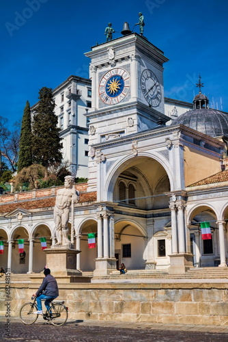 Obraz na płótnie udine, italien - piazza della liberta und loggia di san giovanni w salonie