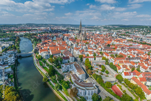 Ausblick auf die Ulmer Innenstadt mit dem Münster mit seinem höchsten Kirchturm der Welt 