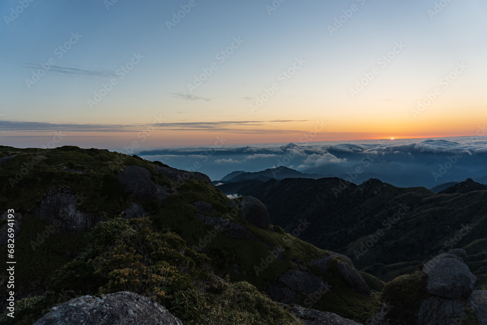 Obraz premium Sunrise from Nagatadake, Yakushima island, Japan