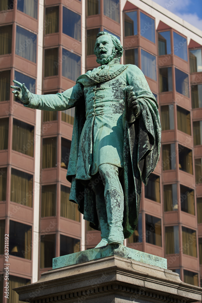 Obraz premium Statue of Joseph von Eotvos (Hungarian: József baron Eötvös de Vásárosnamény Budapest), a Hungarian writer and statesman. Hungary - 7 May, 2019