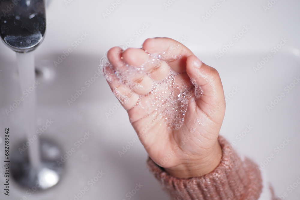 Fototapeta premium child washing hands with soap 