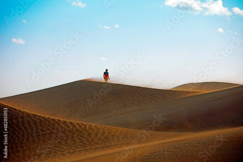 Fototapeta Naklejka Na Ścianę i Meble -  Mann in der Wüste