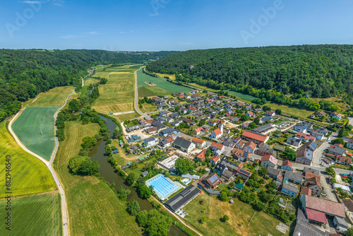 Ausblick ins idyllische Altmühltal nahe der Ortschaft Breitenfurt zwischen Dollnstein und Eichstätt