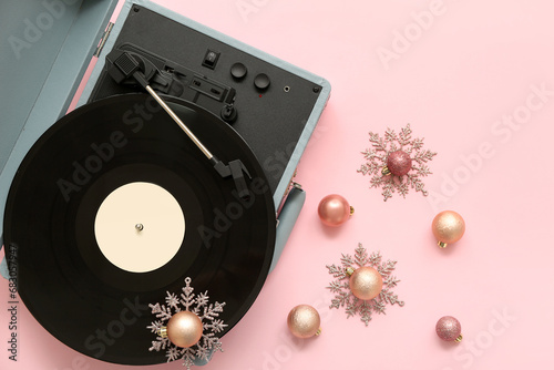 Vintage turntable with Chri...