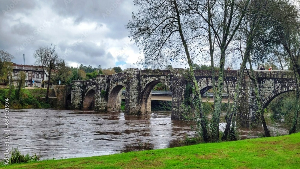 Puente medieval en Pontevea sobre el río Ulla en A Estrada, Galicia