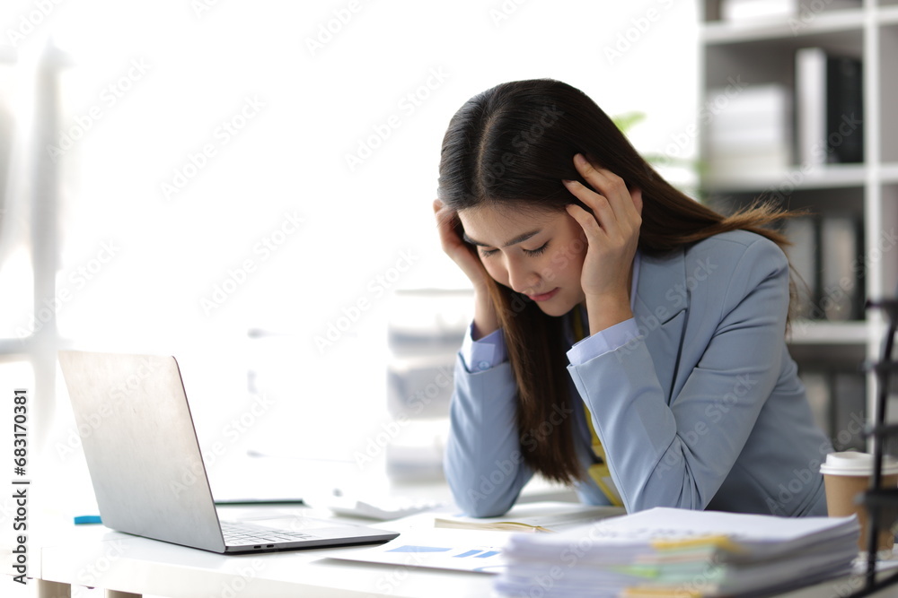Asian businesswomen who are serious about working in the office are stressed by working too hard and missing deadlines. Asian businesswomen who are serious about working in the office are stressed by working too hard and missing deadlines.