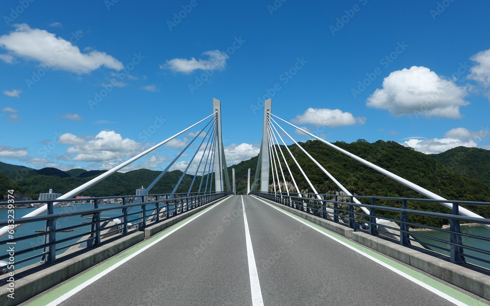 日生湾に架かる備前日生大橋（岡山県備前市）