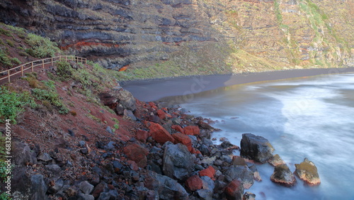 Obraz na płótnie Playa de Nogales (Nogales beach), located near Puntallana, La Palma, Canary Islands, Spain, viewed from a hiking path surrounded by a volcanic and rocky landscape w salonie