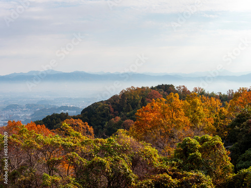 Fototapeta Naklejka Na Ścianę i Meble -  【高解像度】紅葉が広がる秋の信貴山と奈良盆地の風景