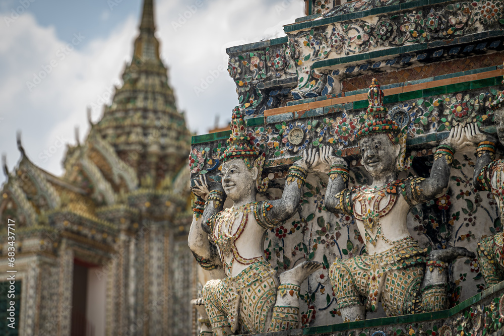 Fototapeta premium temple statue carvings