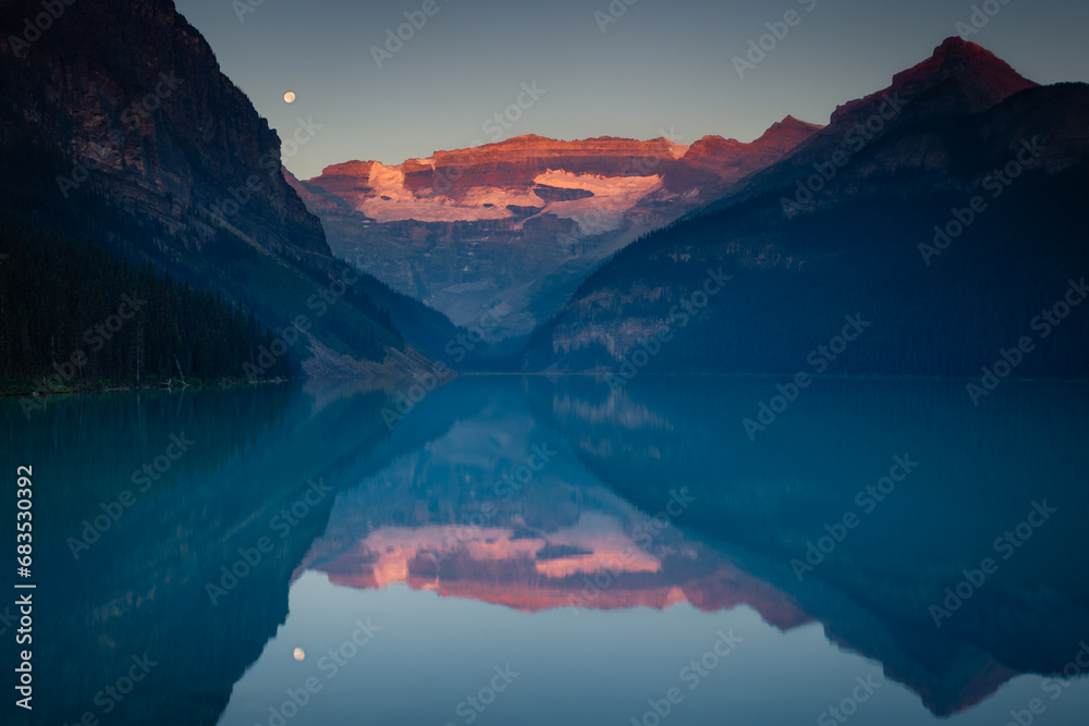 Sunrise photo taken at Lake Louise, Banff National Park, Alberta, Canada - obrazy, fototapety, plakaty 