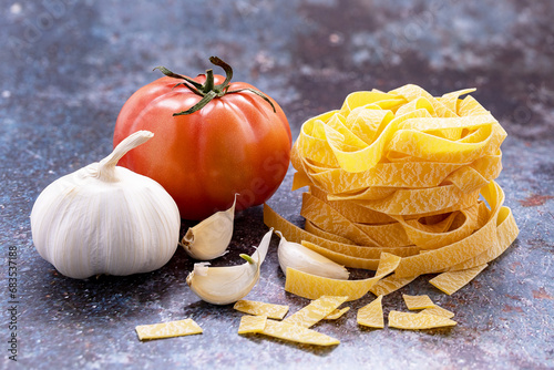 Garlic and tomato tagliatelle pasta