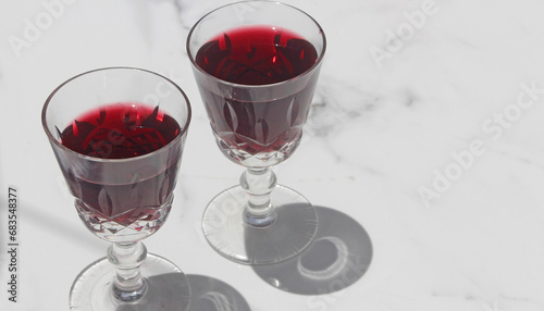 Φωτογραφία Two glass of port on a marble background