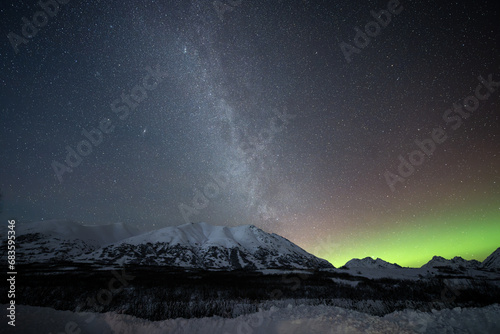 Milky Way and Auroras over the Talkeetna mountain range © Ben