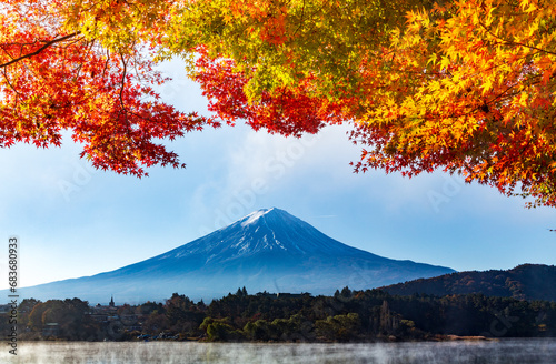 河口湖から紅葉と富士山