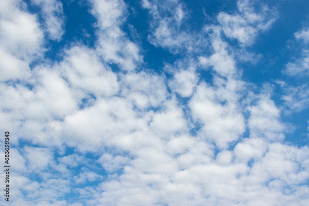 白い雲が浮かぶ青空 白い雲が浮かぶ青空