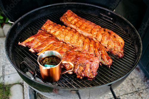 Beef Ribs und Spare Ribs am Grill - Beef Ribs and Spare Ribs on the grill