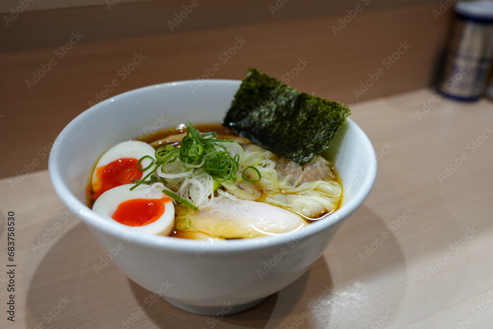 ワンタン入り中華そば
ワンタン入り中華そば