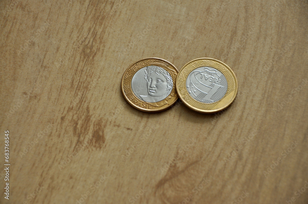 moedas de um real moedas de um real